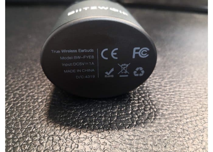 BW-FYE8充電ケース裏面