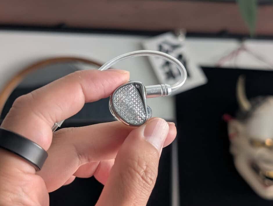 EarAcoustic Audio「STA-K」レビュー｜10mmベリリウム振動板DD+6mmDD搭載女性ボーカル特化ジュエリー感あふれるWドライバーイヤホン