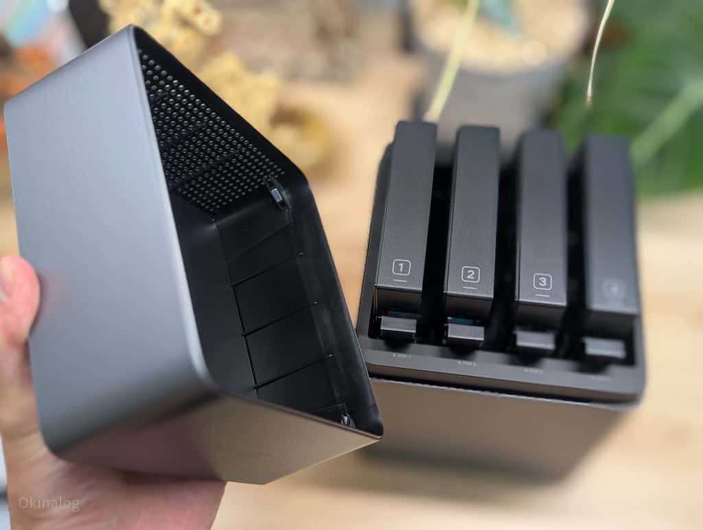 UGREEN DH4300 Plusのトップカバーを外したところ