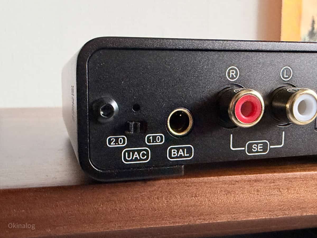 TOPPING DX1 II裏面UAC2.0と1.0を切り替えるスイッチの位置